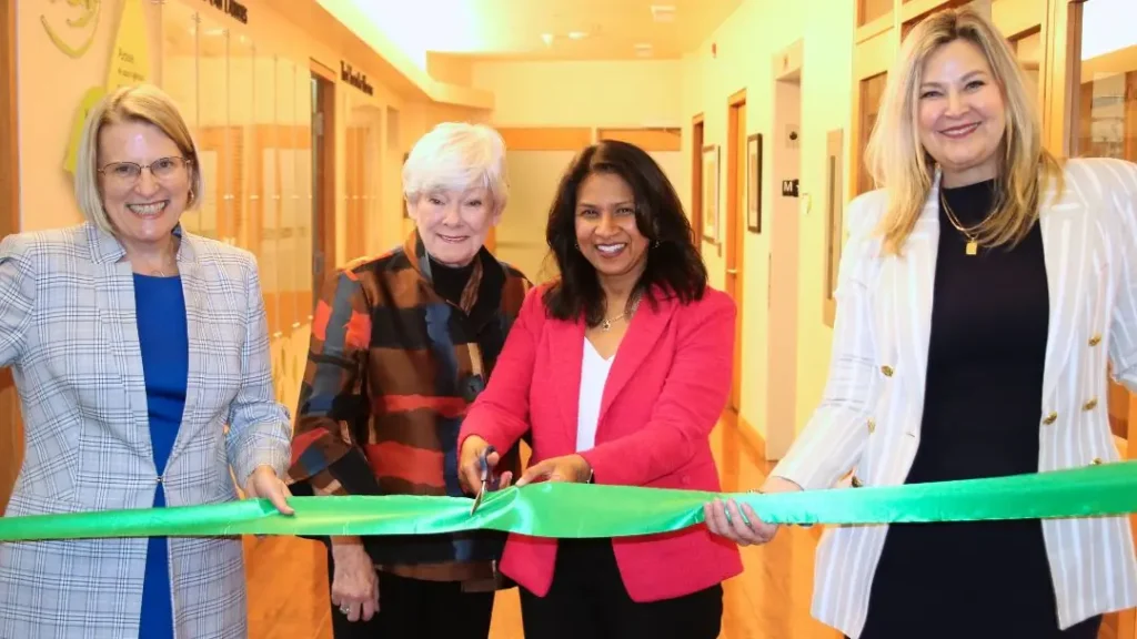 Health Minister Sylvia Jones, Donna Cansfield, Dipti Purbhoo and MPP Hogarth cutting a large green ribbon inside the Dorothy Ley Hospice residence.